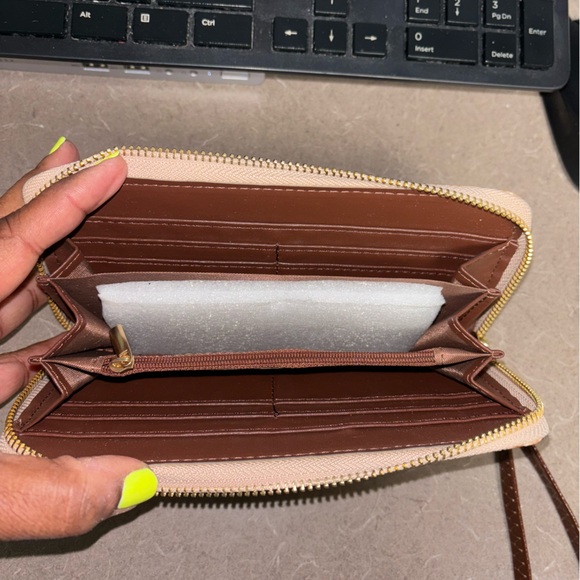 Wallet - Picture 4 of 4